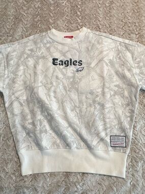 Throwback NFL Eagles White Crewneck with Forest Print Women's Medium